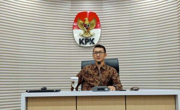 Geledah Rumah Dinas Ardito Wijaya, KPK Sita Uang Ratusan Juta Geledah Rumah Dinas Ardito Wijaya, KPK Sita Uang Ratusan Juta