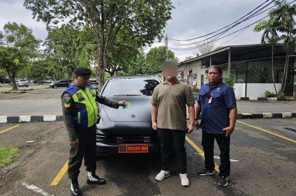 Viral Mobil Porsche Pakai Pelat Dinas di Lanud Halim, Kemhan Buka Suara Viral Mobil Porsche Pakai Pelat Dinas di Lanud Halim, Kemhan Buka Suara