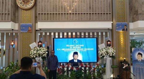 Pigai Ungkap Alasan Gedung dan Ruangan di Kementerian HAM Gunakan Nama Gus Dur dan Marsinah Pigai Ungkap Alasan Gedung dan Ruangan di Kementerian HAM Gunakan Nama Gus Dur dan Marsinah