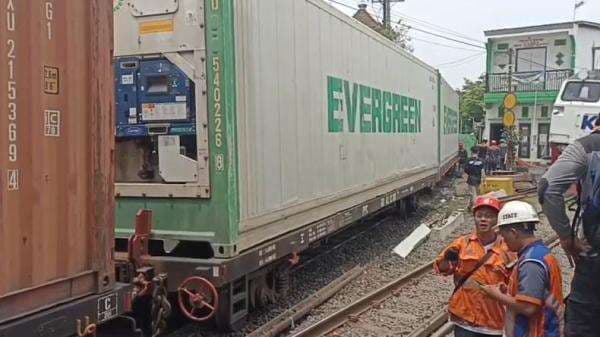 Kereta Barang Anjlok di Surabaya, 4 Perjalanan KA Penumpang Terganggu Kereta Barang Anjlok di Surabaya, 4 Perjalanan KA Penumpang Terganggu