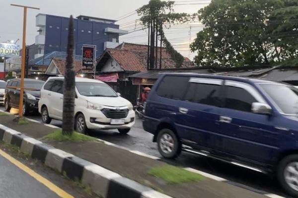Cerita Pemudik Terjebak Berjam-jam di Pantura Cirebon saat Arus Balik Cerita Pemudik Terjebak Berjam-jam di Pantura Cirebon saat Arus Balik
