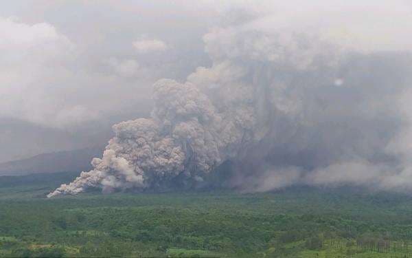 Kronologi Erupsi Gunung Semeru yang Luncurkan Awan Panas hingga 13 Km Kronologi Erupsi Gunung Semeru yang Luncurkan Awan Panas hingga 13 Km
