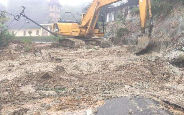 Jalur Darat Terputus, Enam Daerah di Sumatera Masih Terisolasi Jalur Darat Terputus, Enam Daerah di Sumatera Masih Terisolasi