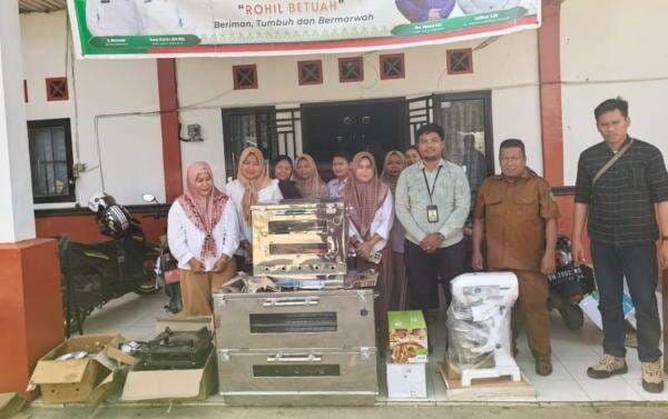 Dorong Kemandirian Ekonomi, PT SRL Salurkan Bantuan Perkakas Roti di Desa Bahtera Makmur Dorong Kemandirian Ekonomi, PT SRL Salurkan Bantuan Perkakas Roti di Desa Bahtera Makmur