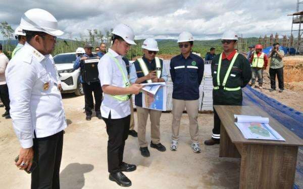 Wapres Gibran Tinjau Pembangunan SMA Taruna Nusantara IKN, Ditargetkan Rampung Januari 2026 Wapres Gibran Tinjau Pembangunan SMA Taruna Nusantara IKN, Ditargetkan Rampung Januari 2026