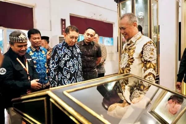 MenbudTinjau Museum Topeng Cirebon, Dorong Pengembangan Ruang Budaya MenbudTinjau Museum Topeng Cirebon, Dorong Pengembangan Ruang Budaya