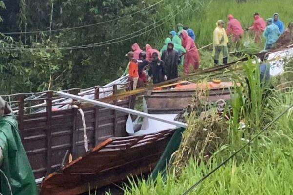 Truk Rem Blong Picu Kecelakaan Beruntun di Jalur Tengkorak Wonosobo, 2 Orang Tewas Truk Rem Blong Picu Kecelakaan Beruntun di Jalur Tengkorak Wonosobo, 2 Orang Tewas