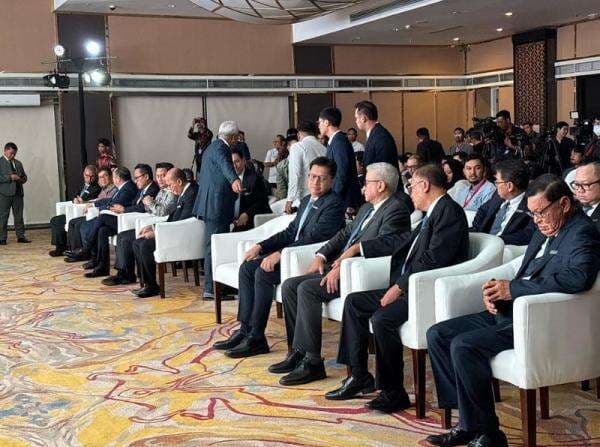 Ada 20 Nama yang Hadir saat Pengurus Danantara Diumumkan, Ini Daftar Lengkapnya Ada 20 Nama yang Hadir saat Pengurus Danantara Diumumkan, Ini Daftar Lengkapnya