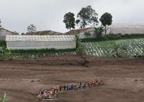 Longsor Terjang Desa Pasirlangu, Badan Geologi ESDM Ingatkan Ancaman Longsor Susulan Longsor Terjang Desa Pasirlangu, Badan Geologi ESDM Ingatkan Ancaman Longsor Susulan