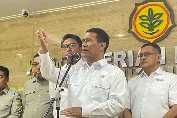 Mentan Amran Tegur Keras Distributor Pupuk Nakal: Petani Jangan Dipersulit! Mentan Amran Tegur Keras Distributor Pupuk Nakal: Petani Jangan Dipersulit!