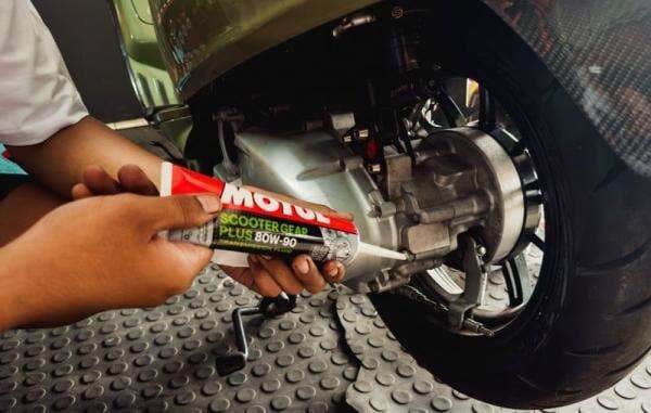 Beda Fungsi Jangan Salah Pakai, Ini Perbedaan Oli Mesin dan Gardan Beda Fungsi Jangan Salah Pakai, Ini Perbedaan Oli Mesin dan Gardan