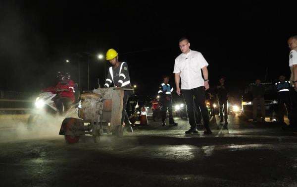 Rawan Kecelakaan, Anggota DPRD DKI Minta Jalan Rusak di Flyover Grogol Diperbaiki Rawan Kecelakaan, Anggota DPRD DKI Minta Jalan Rusak di Flyover Grogol Diperbaiki