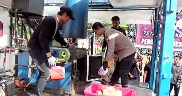 Polisi Musnahkan 12 Kg Narkoba dari Tangan 5 Bandar Jaringan International di Makassar Polisi Musnahkan 12 Kg Narkoba dari Tangan 5 Bandar Jaringan International di Makassar