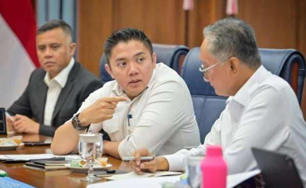 Seskab Teddy Sebut Huntara untuk Korban Bencana Sumatra Rampung dalam 2 Minggu Seskab Teddy Sebut Huntara untuk Korban Bencana Sumatra Rampung dalam 2 Minggu