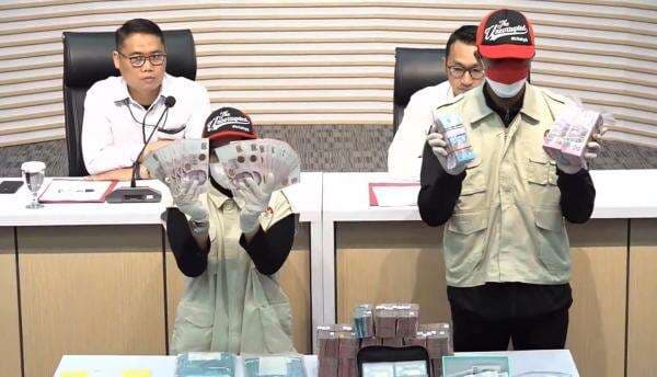 Petugas Pajak Jakut Diduga Sunat Nilai Pajak 80 Persen hingga Minta Duit Rp8 Miliar Petugas Pajak Jakut Diduga Sunat Nilai Pajak 80 Persen hingga Minta Duit Rp8 Miliar