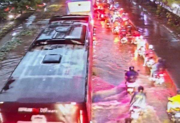 Hujan Guyur Jakarta, Jalan Daan Mogot dan Taman Kota Jakbar Terendam Banjir Hujan Guyur Jakarta, Jalan Daan Mogot dan Taman Kota Jakbar Terendam Banjir