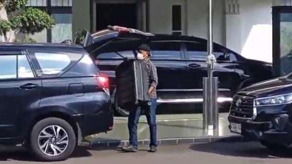 KPK Sita Dokumen Sejumlah Proyek dan Bukti Elektronik dari Kantor Wali Kota Madiun KPK Sita Dokumen Sejumlah Proyek dan Bukti Elektronik dari Kantor Wali Kota Madiun