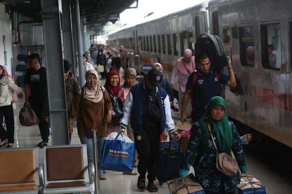 Pergerakan Masyarakat Saat Nataru Diprediksi Naik 8,83 Juta Orang Dibanding Tahun Lalu Pergerakan Masyarakat Saat Nataru Diprediksi Naik 8,83 Juta Orang Dibanding Tahun Lalu