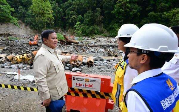 Prabowo Tinjau Progres Perbaikan Jalan Lembah Anai Pascabencana Banjir dan Longsor Prabowo Tinjau Progres Perbaikan Jalan Lembah Anai Pascabencana Banjir dan Longsor