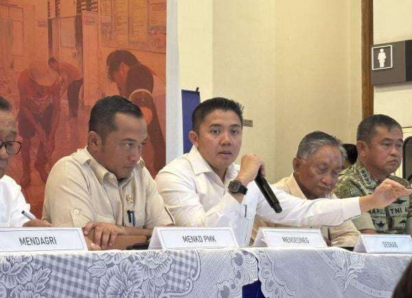 Bencana Sumatera, Seskab Teddy Ajak Semua Pihak Kompak dan Sebarkan Energi Positif Bencana Sumatera, Seskab Teddy Ajak Semua Pihak Kompak dan Sebarkan Energi Positif