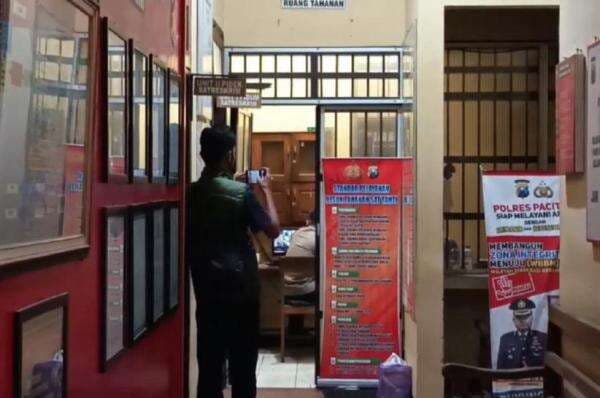 Tahanan Perempuan di Polres Pacitan Diduga Diperkosa Oknum Polisi Tahanan Perempuan di Polres Pacitan Diduga Diperkosa Oknum Polisi