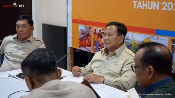 Prabowo Alokasikan Rp4 Miliar per Kabupaten, Penuhi Kebutuhan Bayi dan Perempuan Korban Bencana Prabowo Alokasikan Rp4 Miliar per Kabupaten, Penuhi Kebutuhan Bayi dan Perempuan Korban Bencana