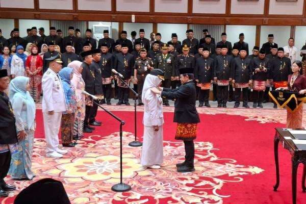 Pesan Pramono ke 11 Pejabat Baru Pemprov DKI: Antisipasi Cuaca Ekstrem saat Nataru! Pesan Pramono ke 11 Pejabat Baru Pemprov DKI: Antisipasi Cuaca Ekstrem saat Nataru!