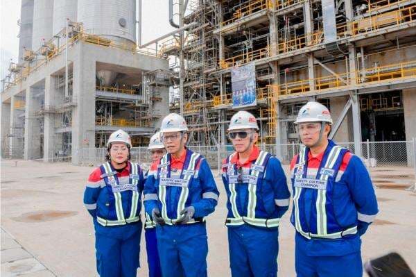 Kilang Terbesar RI di Balikpapan Segera Beroperasi, Penuhi 25 Kebutuhan BBM Nasional Kilang Terbesar RI di Balikpapan Segera Beroperasi, Penuhi 25 Kebutuhan BBM Nasional