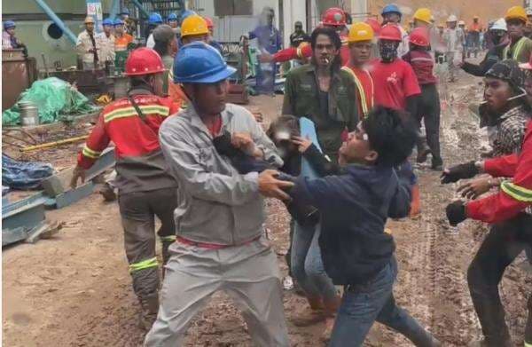 Bentrok Pekerja di Proyek IPIP Kolaka, 2 TKA China Ditangkap usai Aniaya Karyawan Lokal Bentrok Pekerja di Proyek IPIP Kolaka, 2 TKA China Ditangkap usai Aniaya Karyawan Lokal