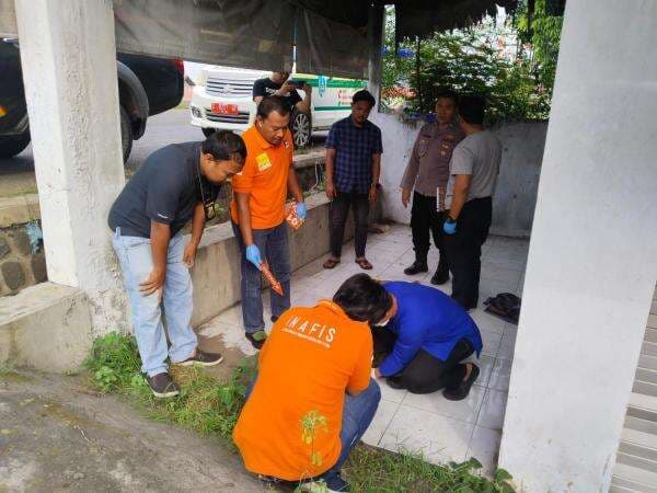 Dikira Tidur, Pegawai Dishub Jombang Ternyata Meninggal di Teras Rumah Kosong Dikira Tidur, Pegawai Dishub Jombang Ternyata Meninggal di Teras Rumah Kosong