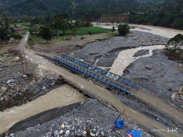 Pemerintah Kebut Pemasangan 270 Jembatan Bailey di Tiga Provinsi Pemerintah Kebut Pemasangan 270 Jembatan Bailey di Tiga Provinsi