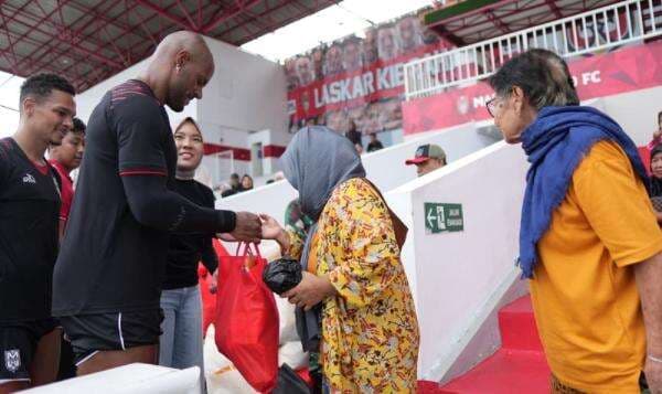 Jelang Lawan Persib Bandung, Malut United Berbagi Kebahagiaan Bersama Masyarakat Kurang Mampu di Maluku Utara Jelang Lawan Persib Bandung, Malut United Berbagi Kebahagiaan Bersama Masyarakat Kurang Mampu di Maluku Utara