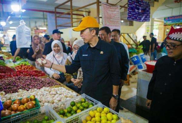 Wali Kota Bogor Sidak Pasar Jambu Dua, Pantau Harga dan Distribusi Pangan Jelang Idulfi Wali Kota Bogor Sidak Pasar Jambu Dua, Pantau Harga dan Distribusi Pangan Jelang Idulfi