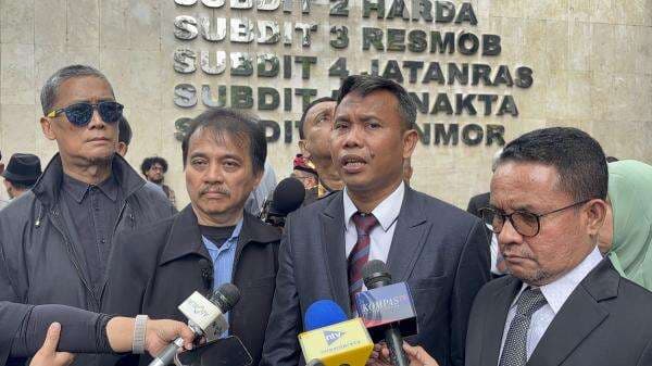 Jaksa Kembalikan Berkas Perkara ke Polda Metro, Ini Respons Roy Suryo Cs Jaksa Kembalikan Berkas Perkara ke Polda Metro, Ini Respons Roy Suryo Cs