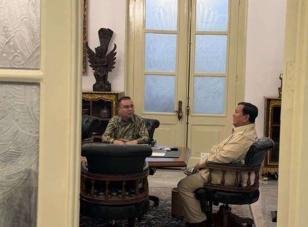 Bertemu Empat Mata di Istana, Prabowo dan Dasco Bahas Kesejahteraan Ojol hingga Haji 2026 Bertemu Empat Mata di Istana, Prabowo dan Dasco Bahas Kesejahteraan Ojol hingga Haji 2026