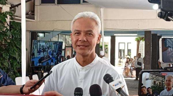 Ganjar Pranowo Kenang Sosok Bunda Iffet: Cerminan Ibu yang Mencintai Anaknya Ganjar Pranowo Kenang Sosok Bunda Iffet: Cerminan Ibu yang Mencintai Anaknya