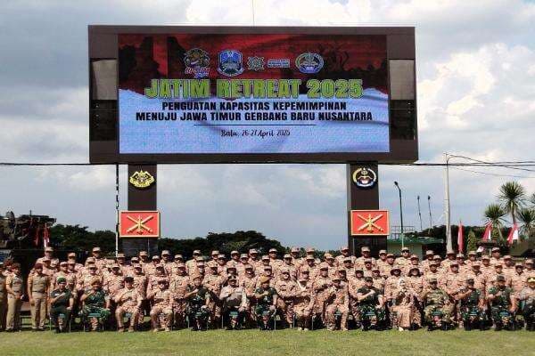 Gelar Retreat untuk Pejabat Pemprov Jatim di Pusdik Arhanud, Khofifah: Bangun Sinergi OPD Gelar Retreat untuk Pejabat Pemprov Jatim di Pusdik Arhanud, Khofifah: Bangun Sinergi OPD