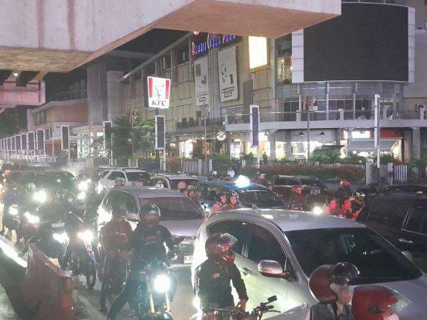 Gelombang Pemudik di Jalur Kalimalang Mulai Berkurang Gelombang Pemudik di Jalur Kalimalang Mulai Berkurang