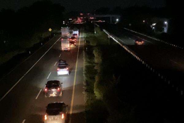 H-3 Lebaran, 88.000 Unit Kendaraan Lintasi Tol Cipali Menuju Jateng H-3 Lebaran, 88.000 Unit Kendaraan Lintasi Tol Cipali Menuju Jateng