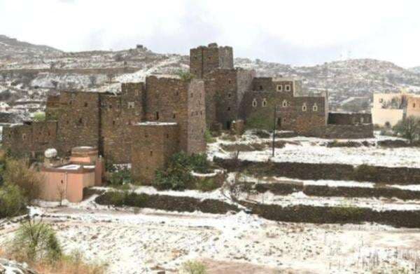 Masya Allah! Penampakan Padang Tandus Saudi Diselimuti Es meski Musim Dingin Telah Lewat Masya Allah! Penampakan Padang Tandus Saudi Diselimuti Es meski Musim Dingin Telah Lewat