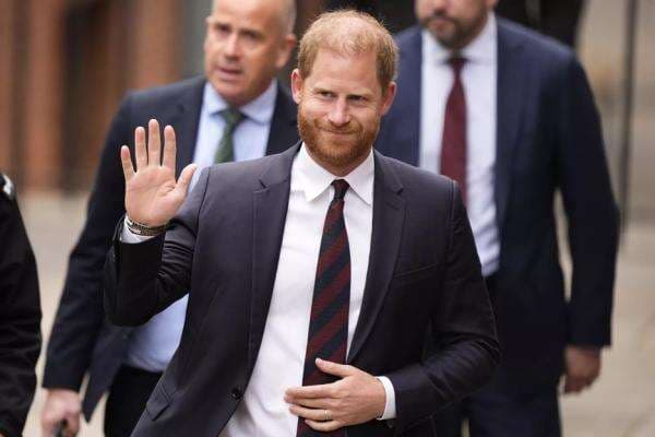 Istana Gerah dengan Kepulangan Mendadak Pangeran Harry, Dinilai Ganggu Raja Charles III Istana Gerah dengan Kepulangan Mendadak Pangeran Harry, Dinilai Ganggu Raja Charles III