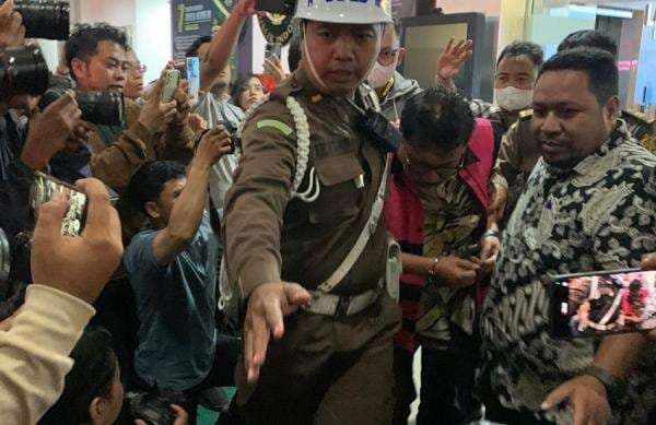 Jaksa Hadirkan Keluarga Zarof Ricar Makelar Kasus Ronald Tannur di Pengadilan Jaksa Hadirkan Keluarga Zarof Ricar Makelar Kasus Ronald Tannur di Pengadilan