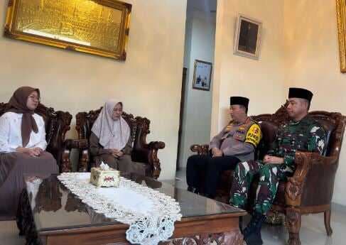 Kapolri Beri Penghargaan Rekpro Bintara ke Daffa, Sepupu Almarhum Briptu Ghalib Kapolri Beri Penghargaan Rekpro Bintara ke Daffa, Sepupu Almarhum Briptu Ghalib