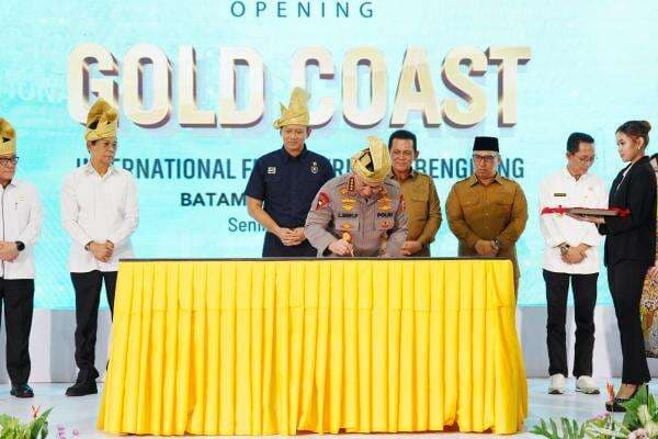 Hadiri Peresmian Pelabuhan Gold Coast Bengkong, Kapolri Tekankan Pentingnya Kolaborasi Lembaga Cegah TPPO Hadiri Peresmian Pelabuhan Gold Coast Bengkong, Kapolri Tekankan Pentingnya Kolaborasi Lembaga Cegah TPPO