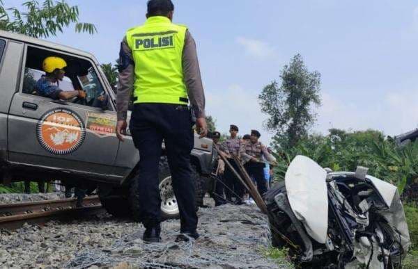 Kronologi Sigra Tertabrak KA Batara Kresna Tewaskan 4 Orang Pemudik Sukoharjo Kronologi Sigra Tertabrak KA Batara Kresna Tewaskan 4 Orang Pemudik Sukoharjo
