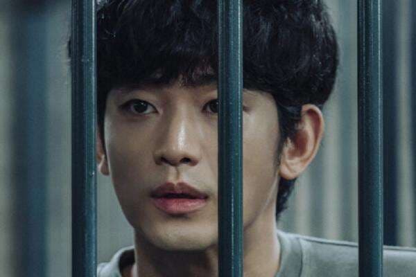 Kim Soo Hyun Dilindungi UU Korea, Tidak Kena Hukuman Pacari Anak di Bawah Umur Kim Soo Hyun Dilindungi UU Korea, Tidak Kena Hukuman Pacari Anak di Bawah Umur