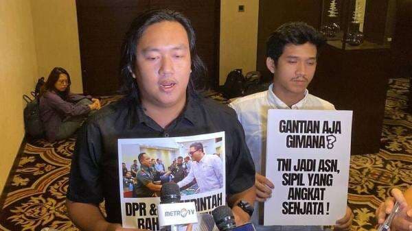 Tolak RUU TNI, Koalisi Masyarakat Sipil Geruduk Rapat Panja DPR dan Pemerintah di Hotel Tolak RUU TNI, Koalisi Masyarakat Sipil Geruduk Rapat Panja DPR dan Pemerintah di Hotel