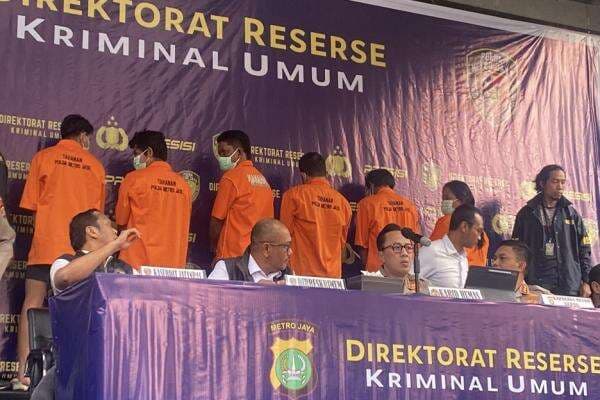 Kronologi Pembakaran Mobil Polisi oleh Warga di Depok Kronologi Pembakaran Mobil Polisi oleh Warga di Depok