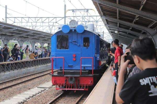 Lokomotif Zaman Sebelum Kemerdekaan Curi Perhatian di Peringatan 100 Tahun KRL Lokomotif Zaman Sebelum Kemerdekaan Curi Perhatian di Peringatan 100 Tahun KRL