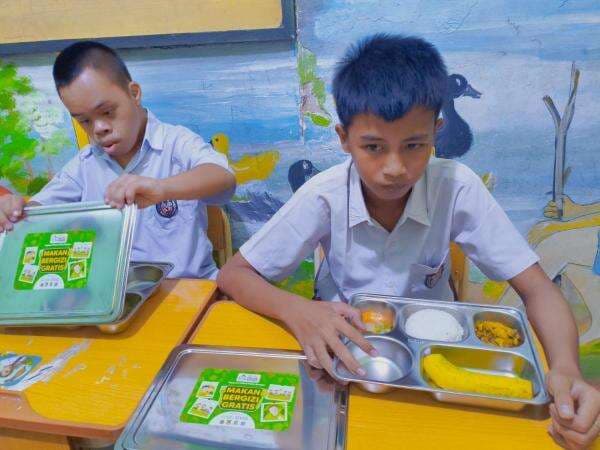 Gizi yang Cukup Pondasi Anak-Anak Berkebutuhan Khusus untuk Belajar dan Meraih Masa Depan Gizi yang Cukup Pondasi Anak-Anak Berkebutuhan Khusus untuk Belajar dan Meraih Masa Depan